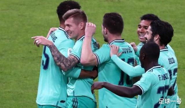 皇家马德里@圣诞树阵型：齐达内二进宫皇马的战术变革，后典礼时代开启新篇章