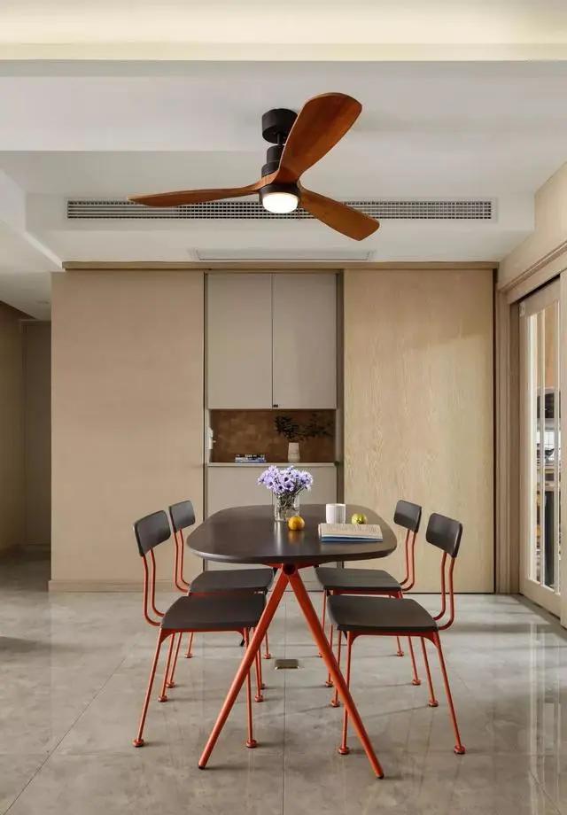 设计师|126㎡复式楼装修，暖咖色为主色调，时尚且充满温馨与青春活力