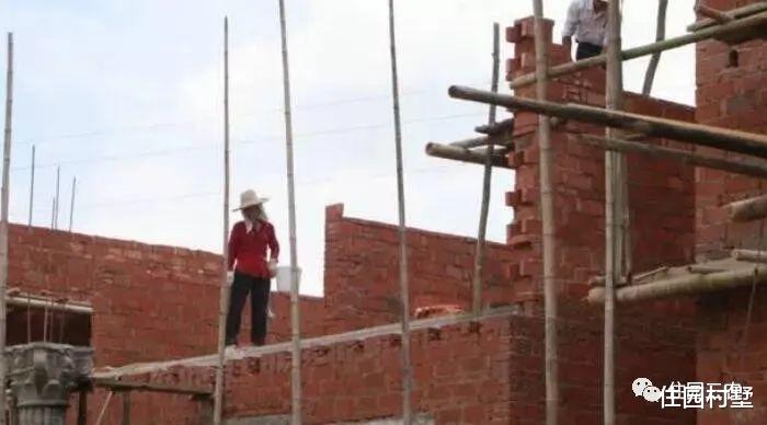 |农村自建二层别墅，砖混结构，没有找施工队，盖好后效果还不错