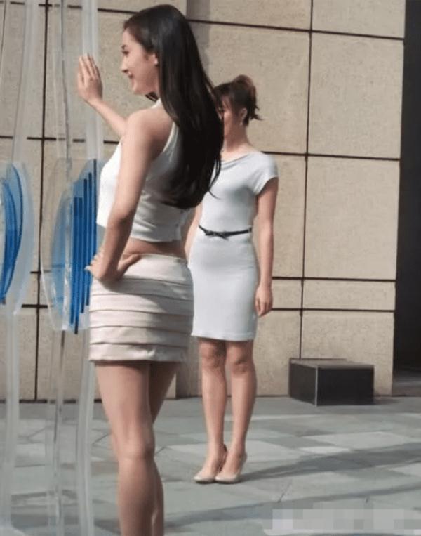 杨幂|杨幂身材有多炸？当看到离开美颜滤镜的她，网友：这才像个正常人
