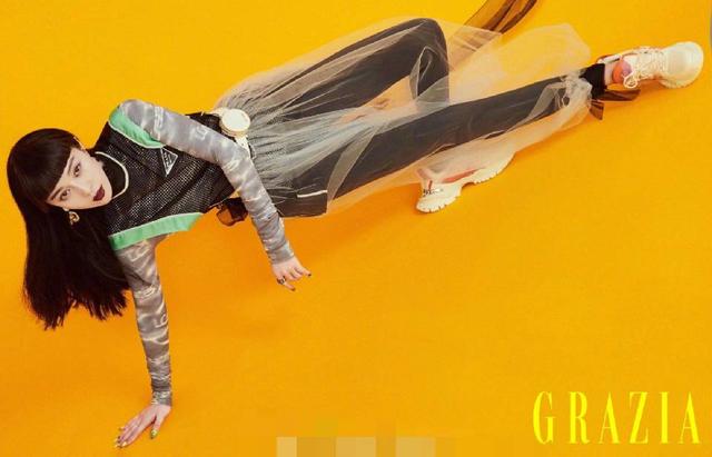 马自达|范冰冰塞尔维亚版封面,暗黑唇齐刘海造型复古典雅,被嘲借机炒作