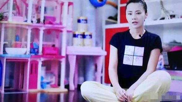 家居用品：参观马舒雅住的豪宅，第一次见有人在地上吃饭，太奇怪了吧