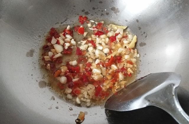 菱角|这菜现在正当季,遇上别手软,一次性屯10斤,凉拌清炒都鲜嫩