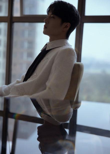 金鹰|金鹰晚会明星造型来了！赵丽颖蓝裙气场全开，宋茜虞书欣礼服撞色