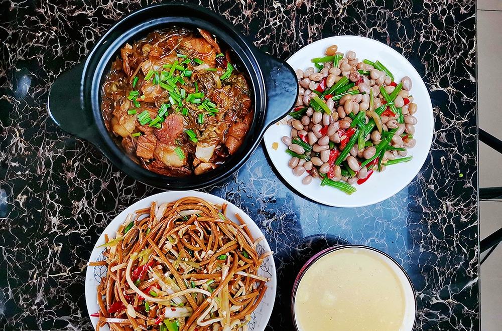 「芹菜」有房贷的第9天,晒晒我家一周午餐,能省则省,7天花了不到200元