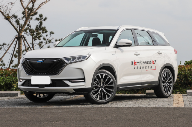 [长安CS75]长安CS75“后继有人”，轴距2.78米，7.77万起，直接叫板哈弗H6