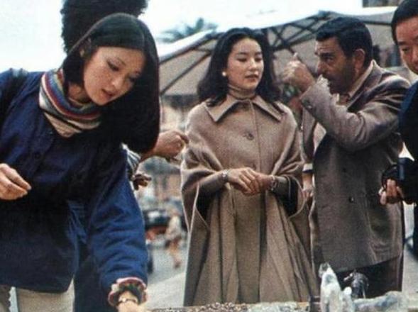 胡因梦|1980年,胡因梦穿睡衣与李敖结婚,刚过115天,因便秘被扫地出门