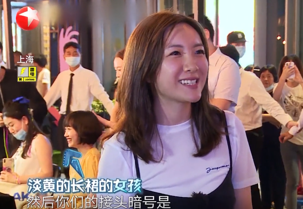 极限挑战|《极限挑战》新导演有多低能？嘉宾秒找到素人，助理拦着不让过去