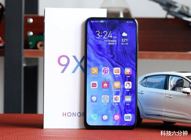 华为荣耀：荣耀X10放大招！RYYB+IMX600+麒麟820+弹出式全面屏，价格感人