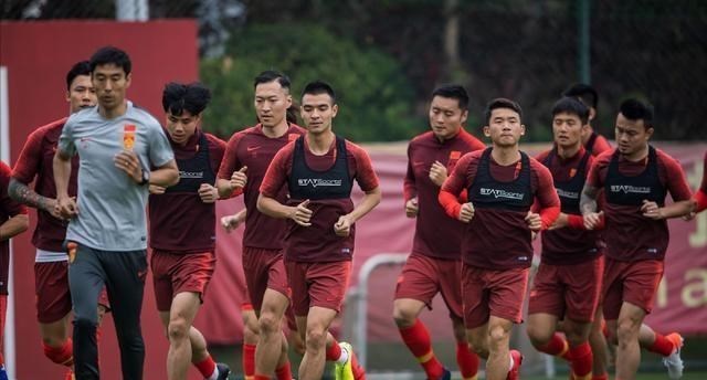 [中国足协]中国足协终于重拳出击！两大高职人员被撤，傅明明显误吹成导火索