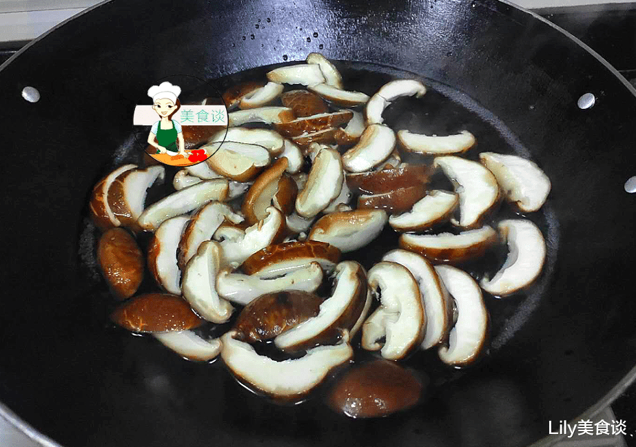 香菇|天凉了，少吃黄瓜萝卜多吃它，8块一斤，不放肉也很香，简单营养