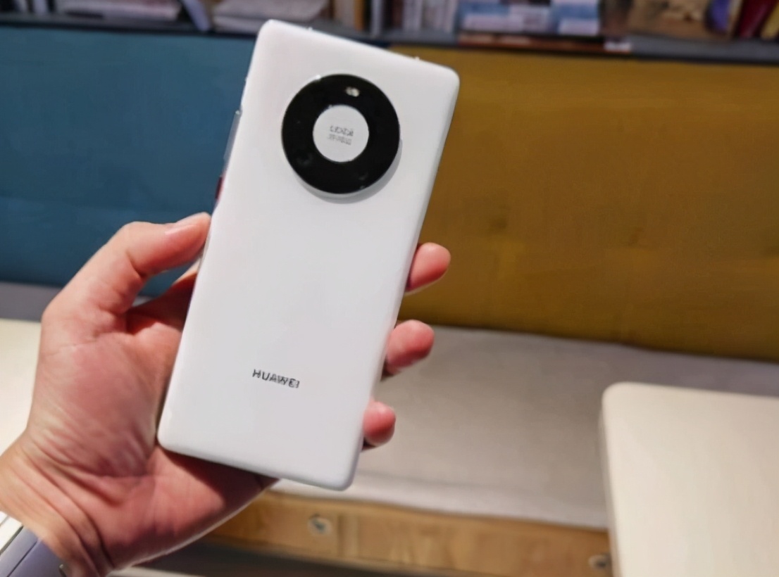 小米科技|假榜？8999元的华为Mate40Pro+，流畅度还不如2千多的小米？
