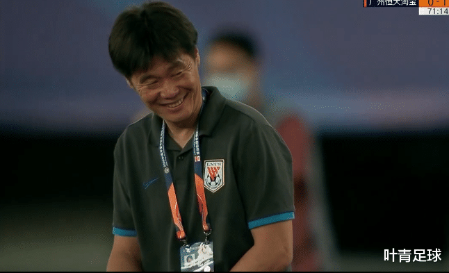 广州恒大|李霄鹏神换人：21岁锋霸出场，压着恒大猛攻！74秒后全队疯狂