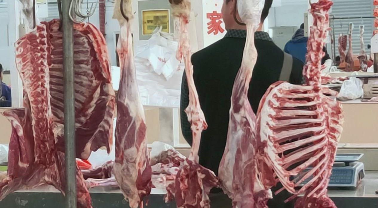 羊汤|剔得干干净净的“羊骨架”，商贩为何拿出来卖？吃货：你不会吃！