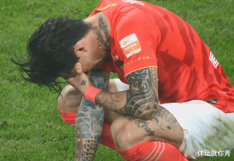 广州恒大|恒大1-2耻辱丢冠!韦世豪怒砸球员通道,为什么张琳芃哭的最厉害?