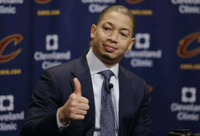 詹姆斯·哈登|1年250万!火箭续约合同让人愤怒!哈登走吧,他们不配拥有你