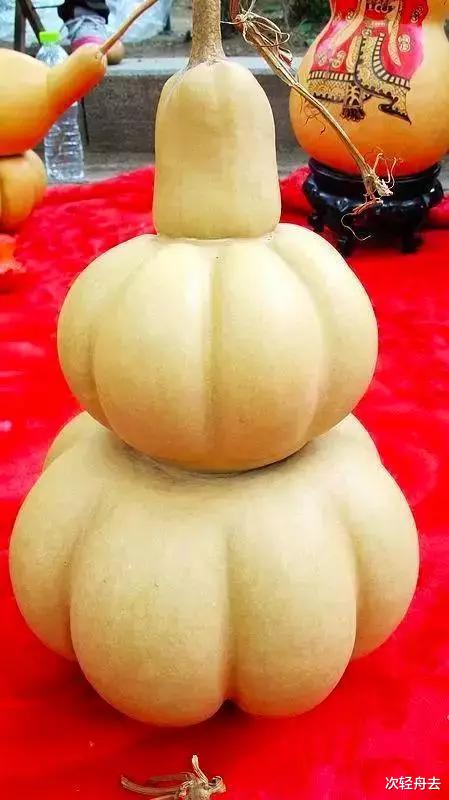 葫芦：\这些文玩丑的出奇，但是价格高的离谱！太有特点了\