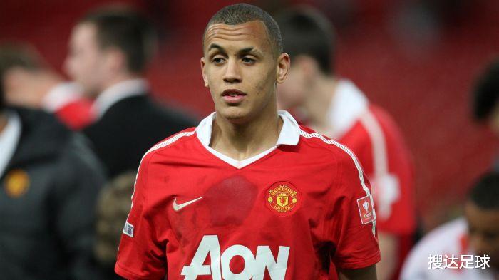 鲁尼▲27岁曼联天才堕落原因曝光!被鲁尼批评生活作风,8年只打进19球
