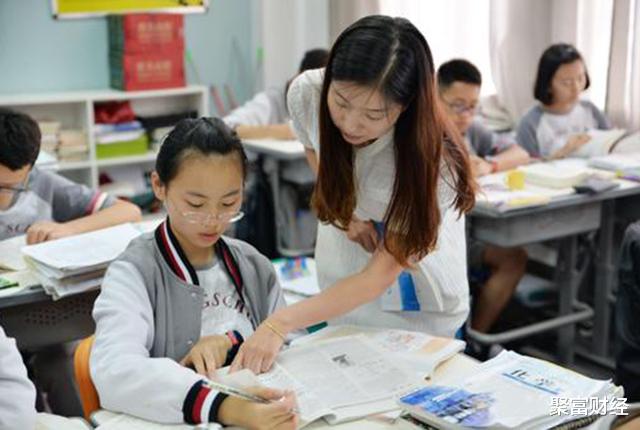 教师|学校普遍超编，为何还“教师荒”？真正原因暴露，多家学校中招？