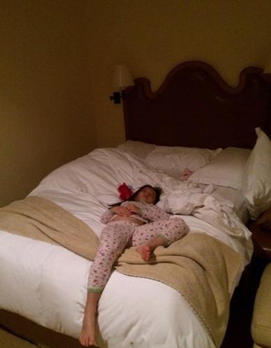 |走进刘涛现实中的家，卧室空空如也，没有衣柜只能用行李箱装衣服