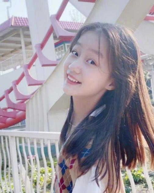 赵薇|赵薇的“女儿”因长得太好看，被全网禁止整容，如今美得不敢认！