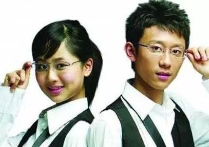 杨紫@有种意外叫“明星早期广告”，杨紫VS郑爽，看到赵丽颖：难怪会火！