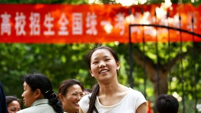 |高考学子众生相:想要复读家里不支持,想走民办本科却付不起学费