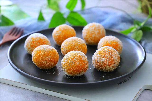 南瓜@你还在甜品店买茶点吗?简单食材自制南瓜丸子,香甜软糯超好吃