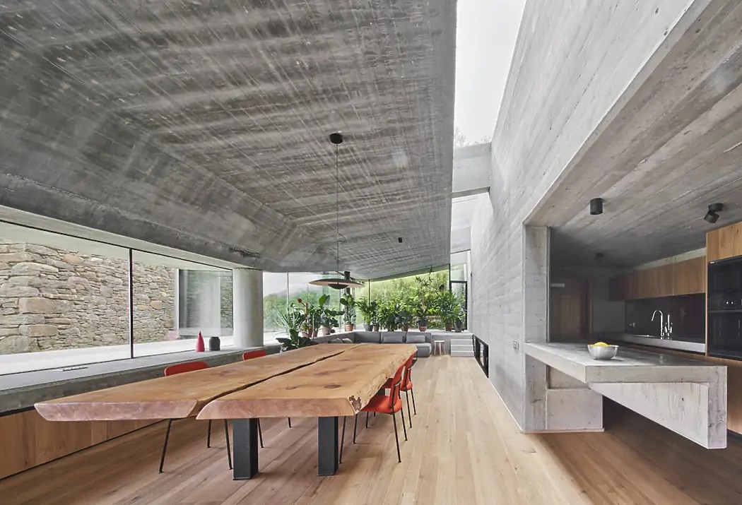 『』全球家居设计 TOP 10： 西班牙传统水泥石别墅