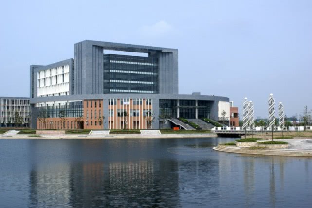 『江苏省』这4所二本师范大学收分不高，适合压线生，对教师感兴趣不可错过