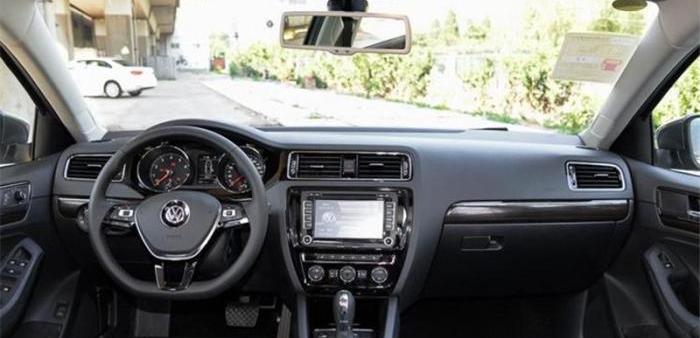 |4S店员工为啥都买低配车?离职销售说出实情,车主:不愧是商人