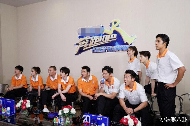 「李沁」《奔跑吧》特殊机位拍摄，杨颖跟郑恺“葛优瘫”，李沁坐姿引热议