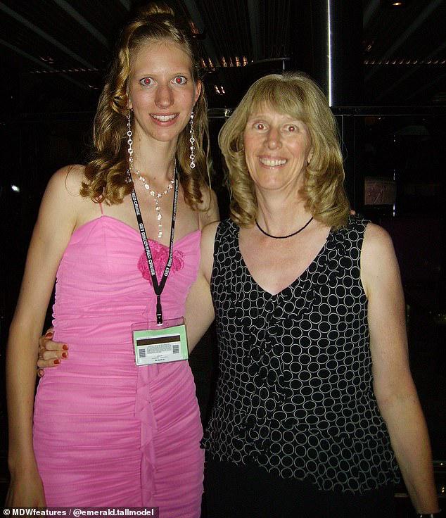 睹图|女子高1米93嫁矮16厘米的丈夫，称非常满意此前很难找到男友