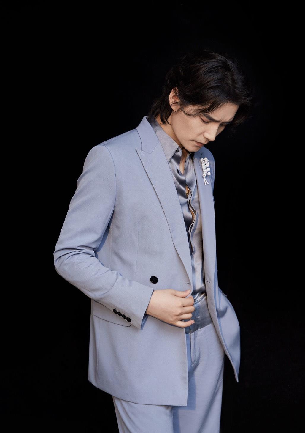 阿云嘎■阿云嘎和黄景瑜同台献唱，《第一时间》要单曲循环啦