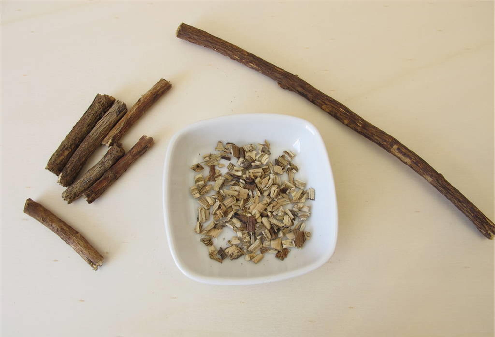 肝脏:黄芪和它是“绝配”,女人常喝,气血双补,脾胃也许“报答”你