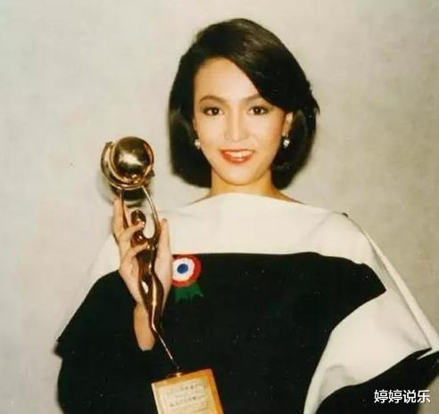 郑裕玲|\爱钱如命\的郑裕玲,坚持不结婚不生子,今63岁怎么样了?