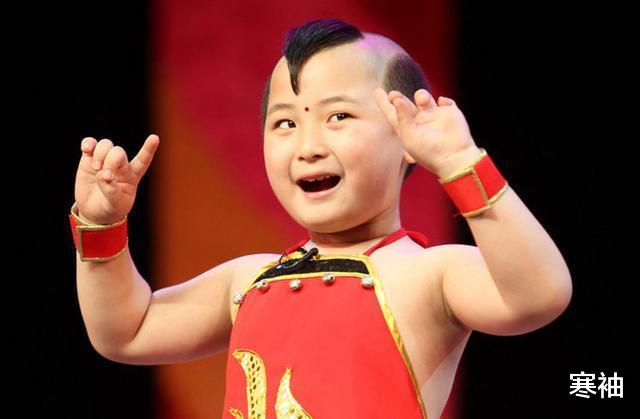 [小鸣]他4岁出门挣钱，8岁患上白血病，家长不依不挠坚持商演，终离世！