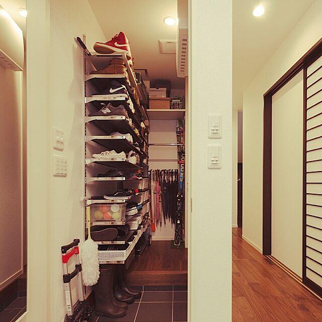 老年小妙招|玄关不要再做鞋柜！学习日本人做储藏室，收纳力强又好用