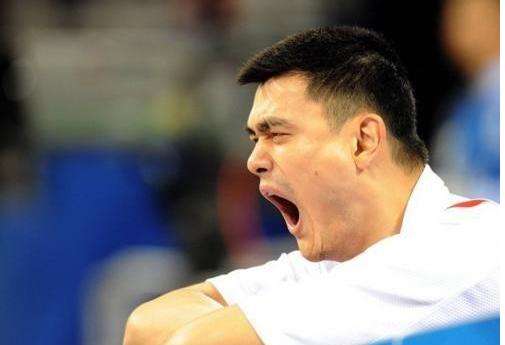 姚明|姚明退役前，在2009年花费1.8亿买下的上海篮球队，如今挣多少钱