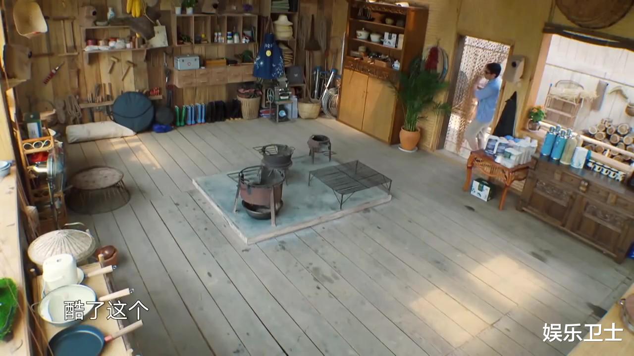 薇娅▲《向往的生活》飞行嘉宾曝光!黄磊做包烧菜,何炅周迅任嘉伦赞不绝口