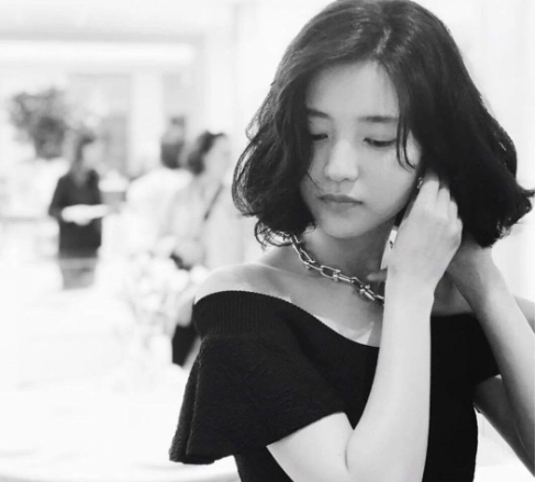 「宋仲基」双宋事件一年后，宋仲基首携女伴亮相，惊艳众人