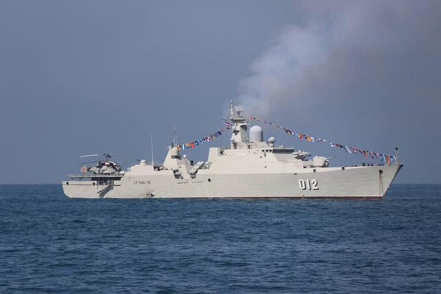 海警船：爆发激烈冲突，4000吨海警船对峙护卫舰，专家：海战或已无法避免