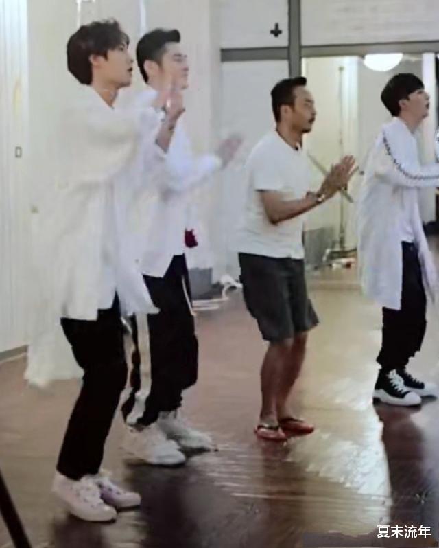 『汪涵』为什么何炅开始接很多真人秀节目，而汪涵却只有《天天向上》呢？