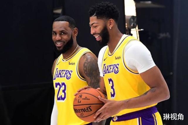 湖人队|阵容升级！湖人二换一交易迎来正式官宣，詹皇发推欢迎新成员