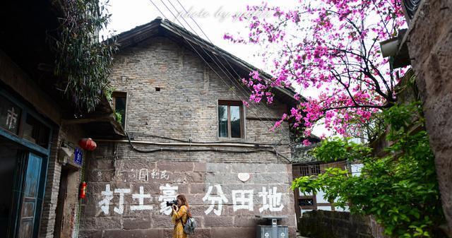 古镇|三面环水的古堡, 不通公路的古镇, 竟然没有一栋现代建筑