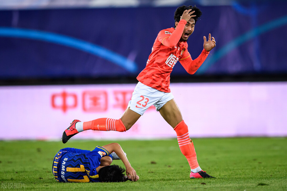 广州恒大|恒大战大连人阵容出炉：中场悍将复出缠斗哈姆西克，19岁新星迎首秀