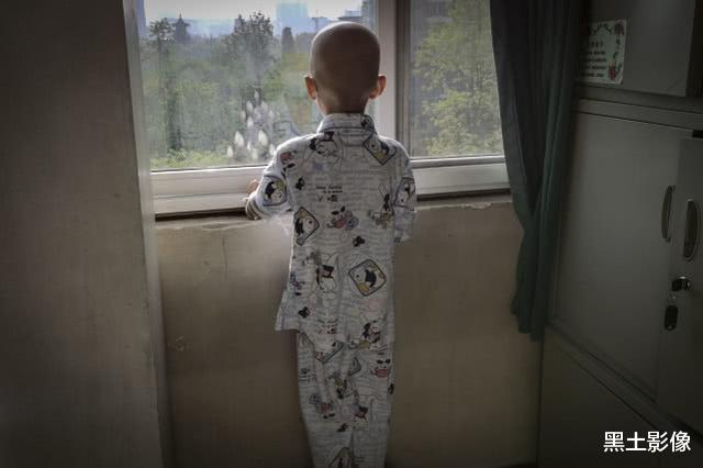 『万荣』7岁男童被医生禁食30天仅剩27斤，向母亲讨口水喝却被残忍拒绝