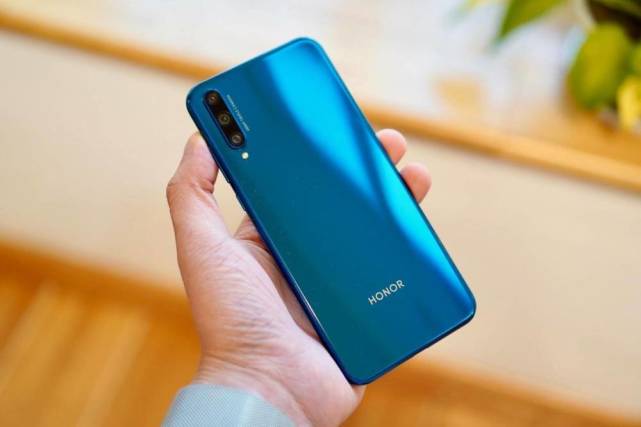 华为荣耀|从2199跌至1899，4000mAh+128GB，或将升级鸿蒙OS