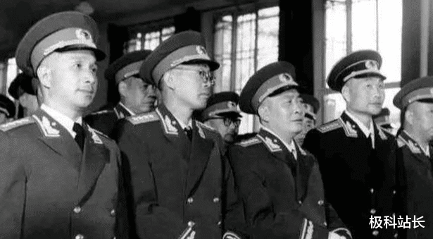 陈赓|湖南一个大地主家里出四个将军，其中两个是开国大将，他们是谁？