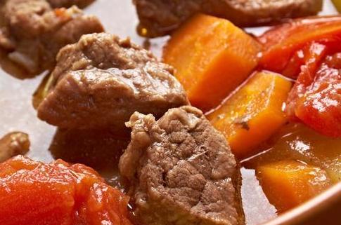 炖牛肉|炖牛肉，先放盐还是后放盐？顺序搞错了，难怪牛肉不入味还很柴